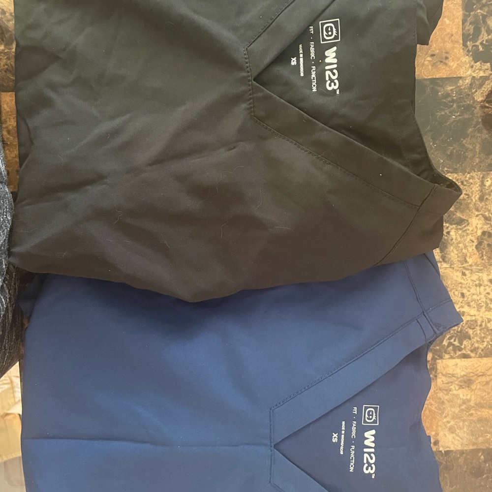 Scrub sets - Picture 2 of 4